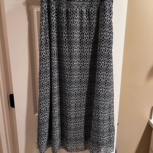 Christopher & Banks navy and white medallion print skirt